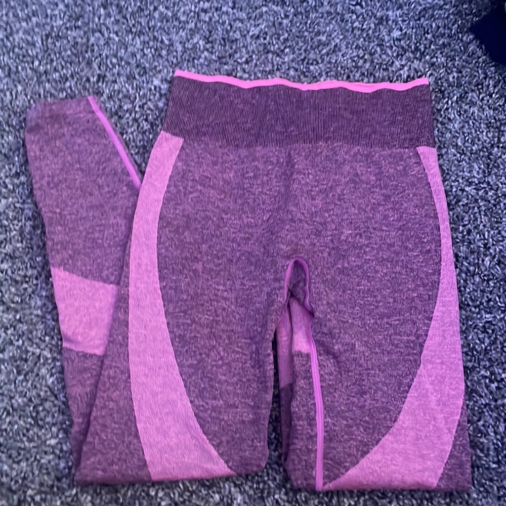 SEAMLESS VICTORIA SECRET LEGGINGS